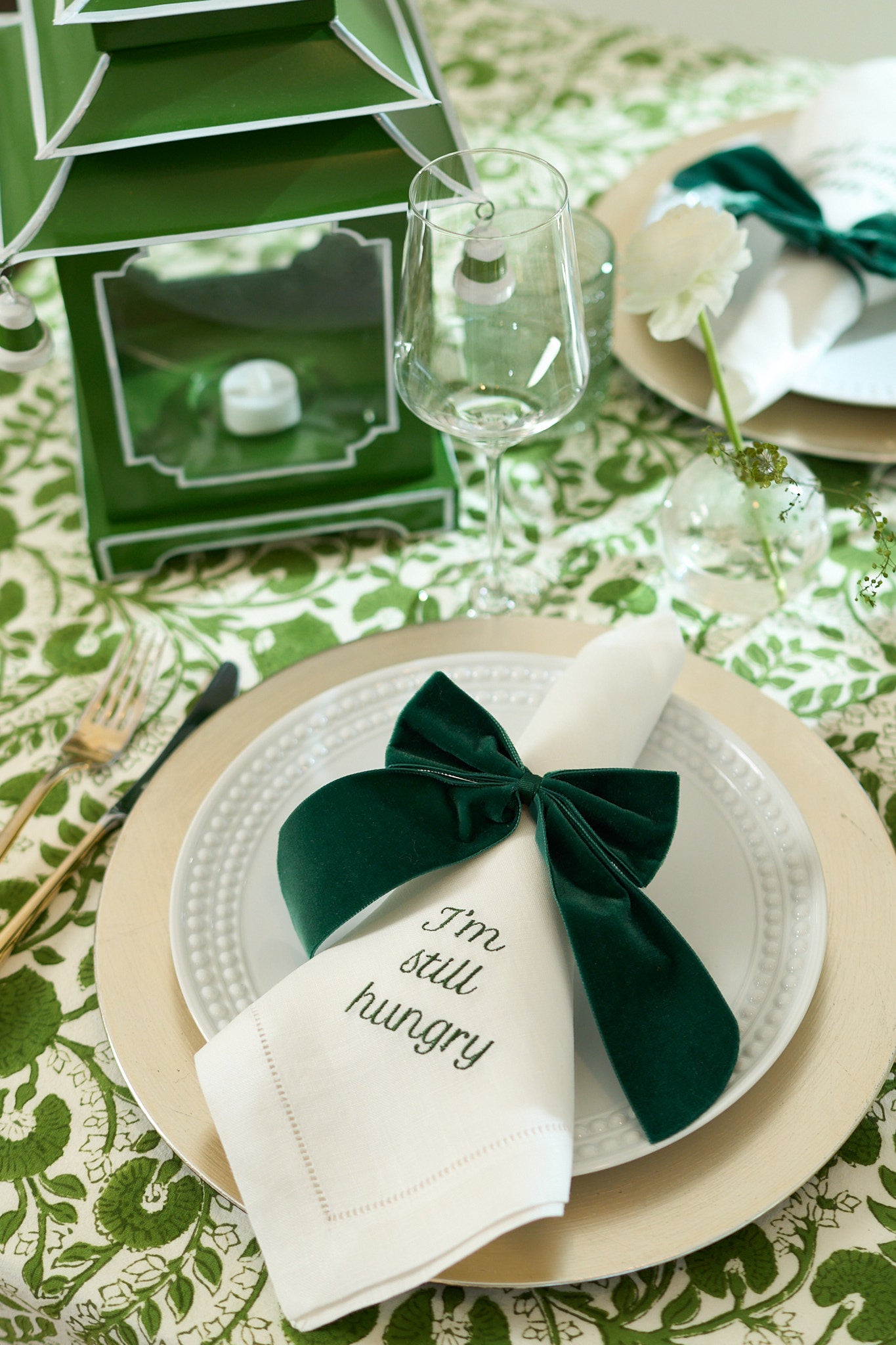 GREEN - Set of 12 Embroidered Linen Dinner Napkins